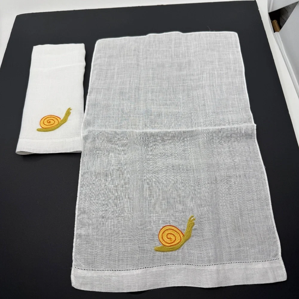 Vintage, 2 Unused White Madeira Linen Embroidered Snails Finger Tip Guest Towels